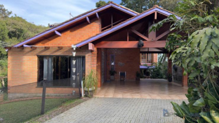 🏡 Charmosa residência em estilo serrano no centro de Morro Reuter