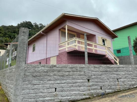 Chalé de esquina em um ótimo terreno com vista!!