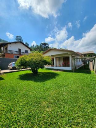Casas e Sobrados