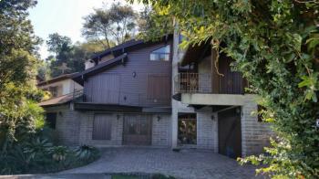Casas e Sobrados