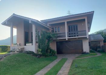 Casas e Sobrados
