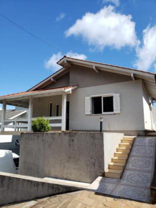 Casas e Sobrados
